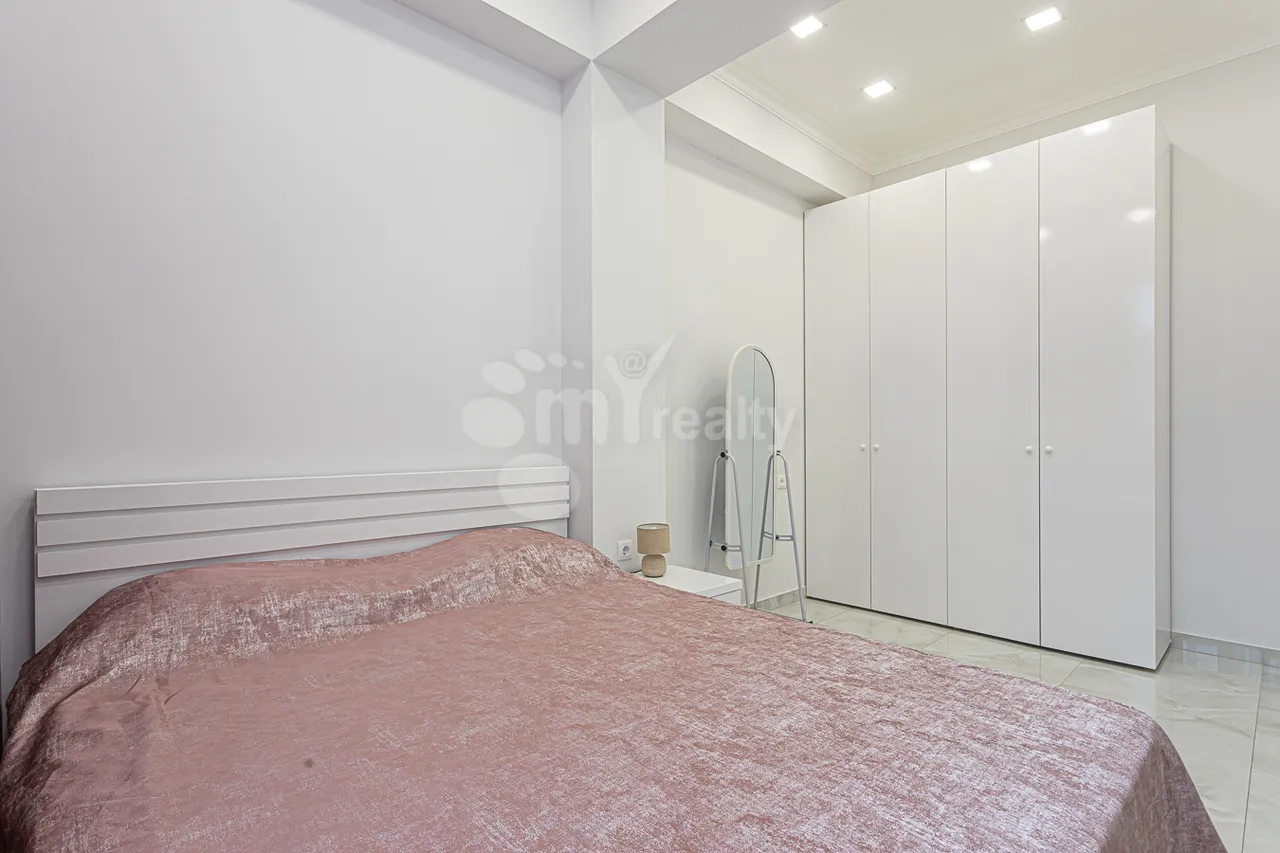 2 սենյականոց բնակարան վարձով Հանրապետության փող, Կենտրոն Երևան, 158041