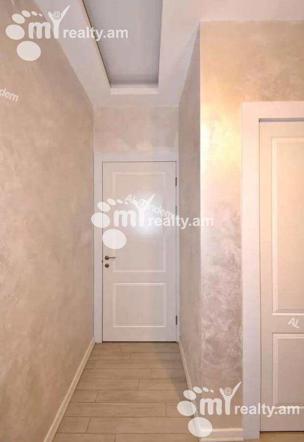 Купить 3 комнатную квартиру Антараин ул, Центр Ереван, 128202