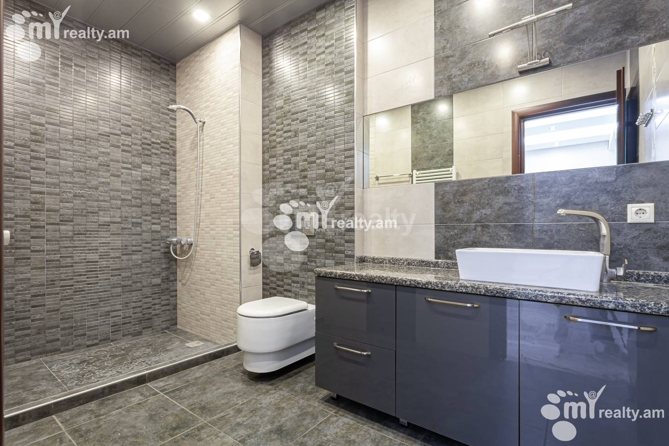 Купить 3 комнатную квартиру Антараин ул, Центр Ереван, 146541