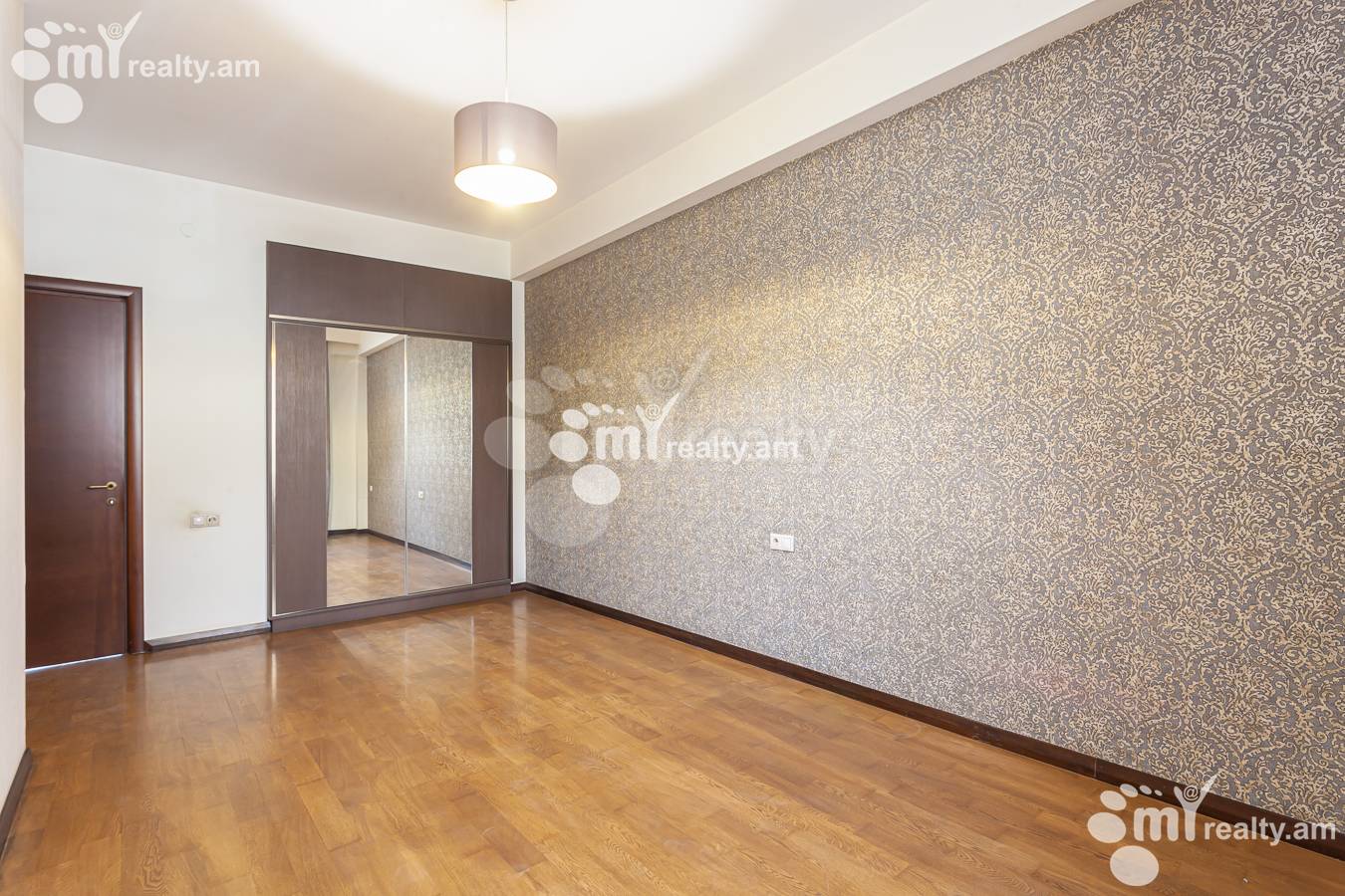 Купить 3 комнатную квартиру Антараин ул, Центр Ереван, 146541