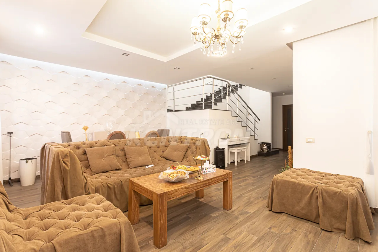 House for sale Lusinyants street, مرکز شهر ایروان, 157386