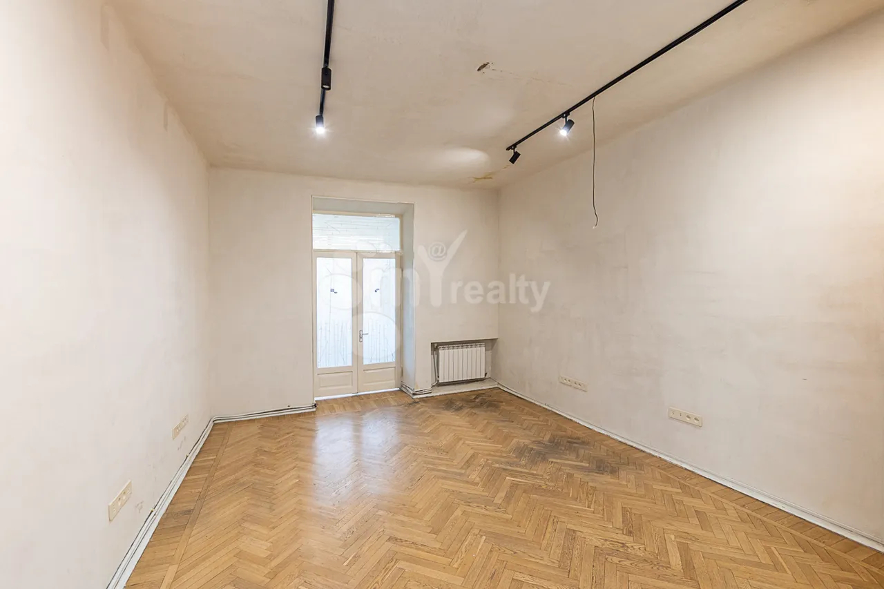 4 bedroom apartment for rent Mashtots Ave, Center Yerevan, 160196