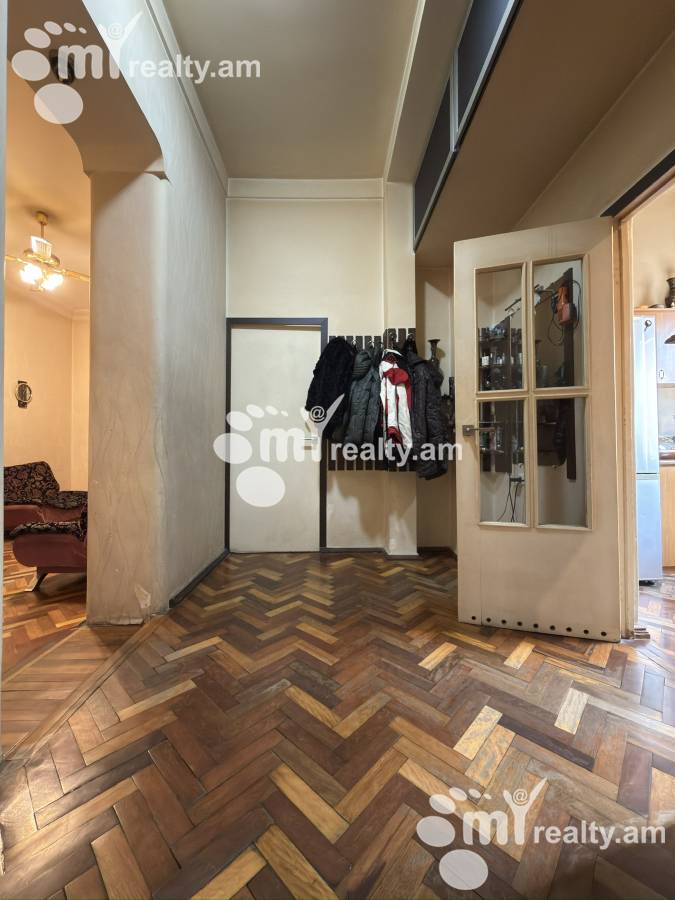 3 սենյականոց բնակարան  Պարոնյան փող, Կենտրոն Երևան, 159680