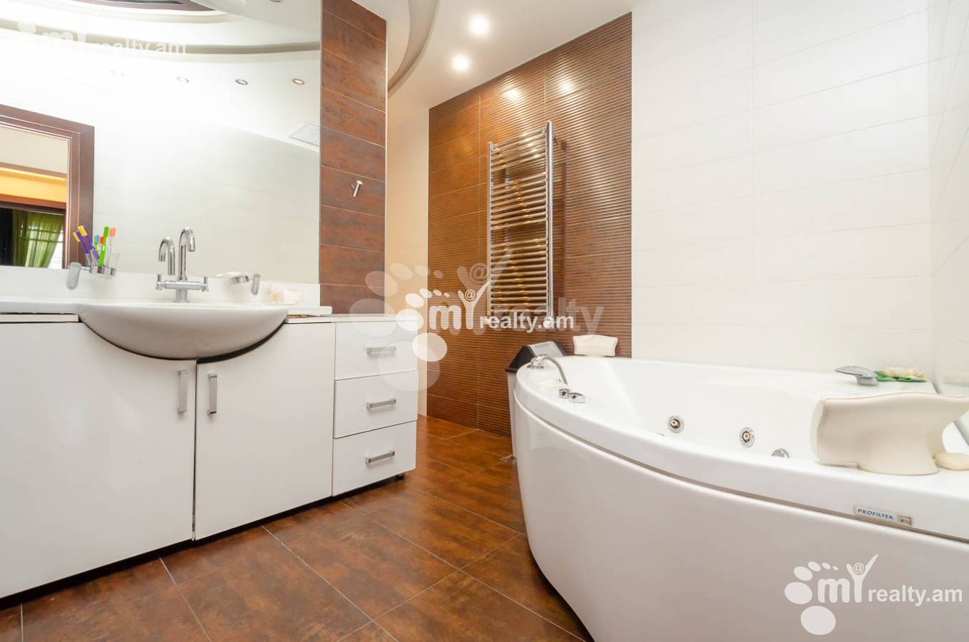 4 bedroom apartment for sale Yekmalyan St, Center Yerevan, 139982