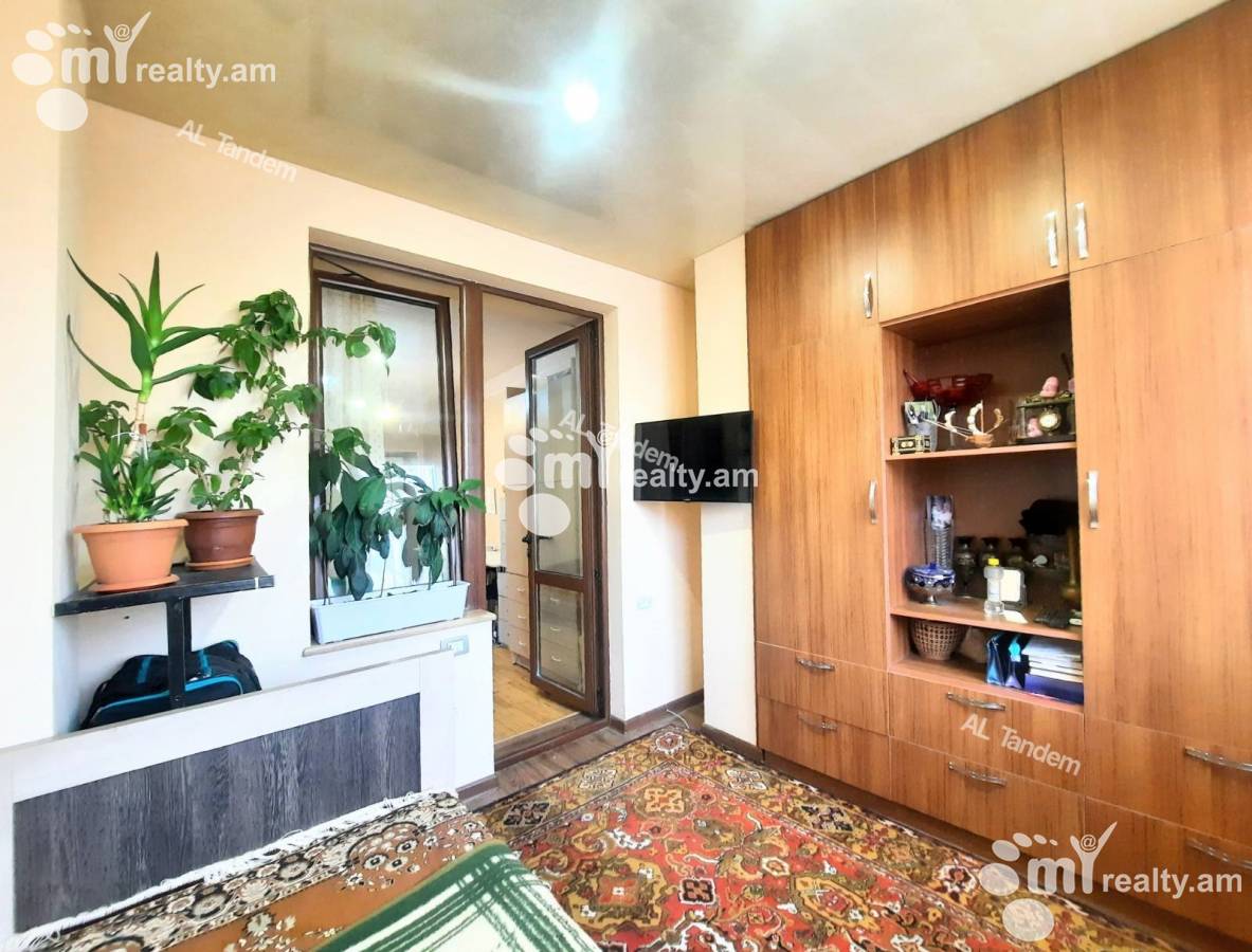 3 սենյականոց բնակարան  Սարյան փող, Կենտրոն Երևան, 142635