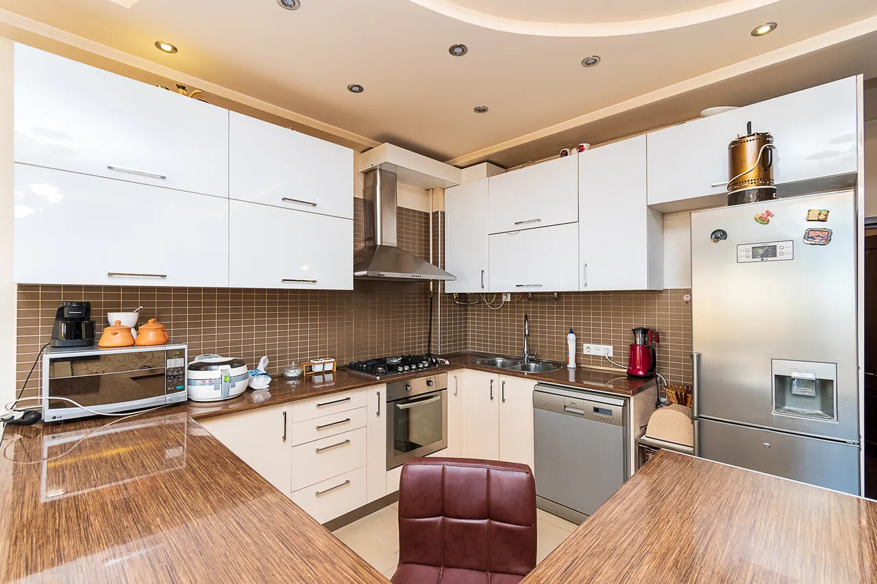 3 bedroom apartment for rent خیابان برادران اوربِلی, عربگیر ایروان, 158305