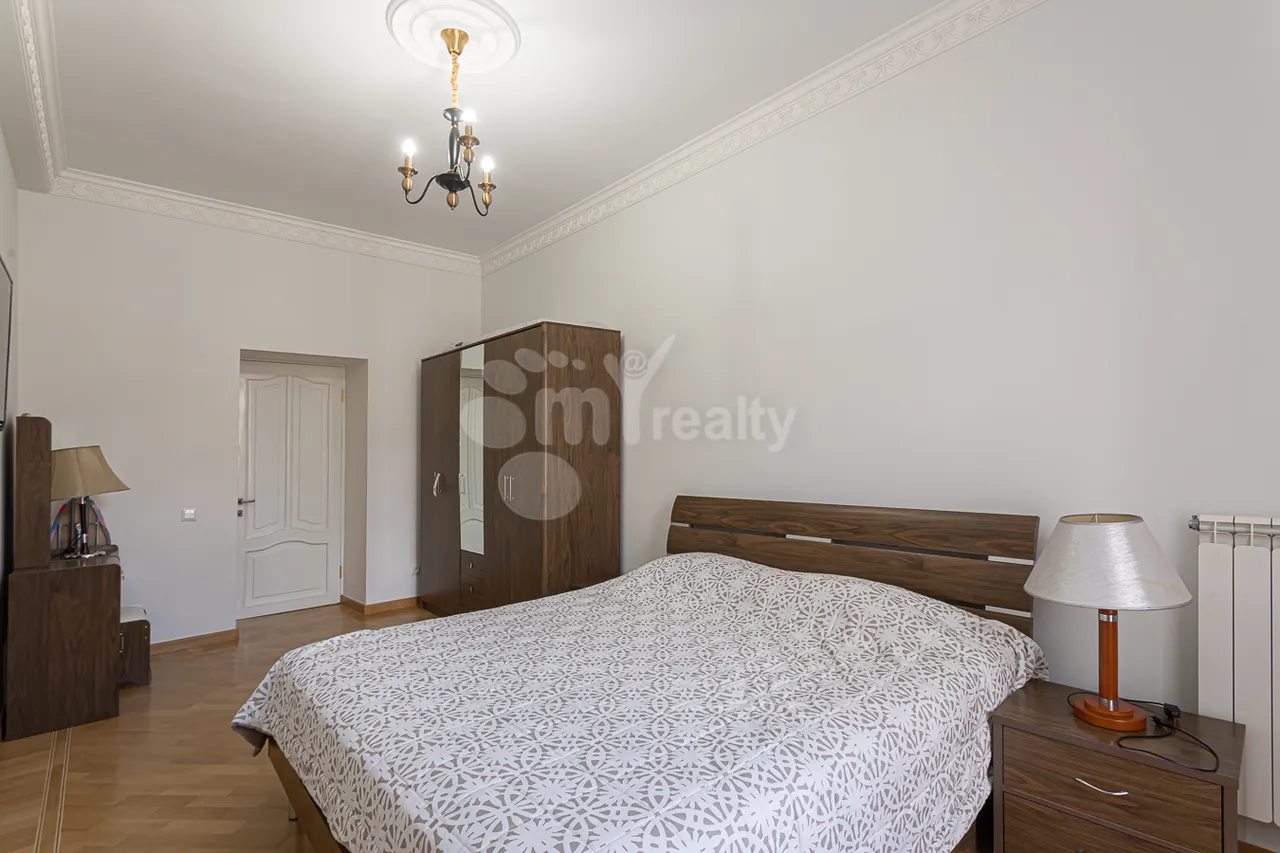 3 սենյականոց բնակարան  Մաշտոցի պող, Կենտրոն Երևան, 159723