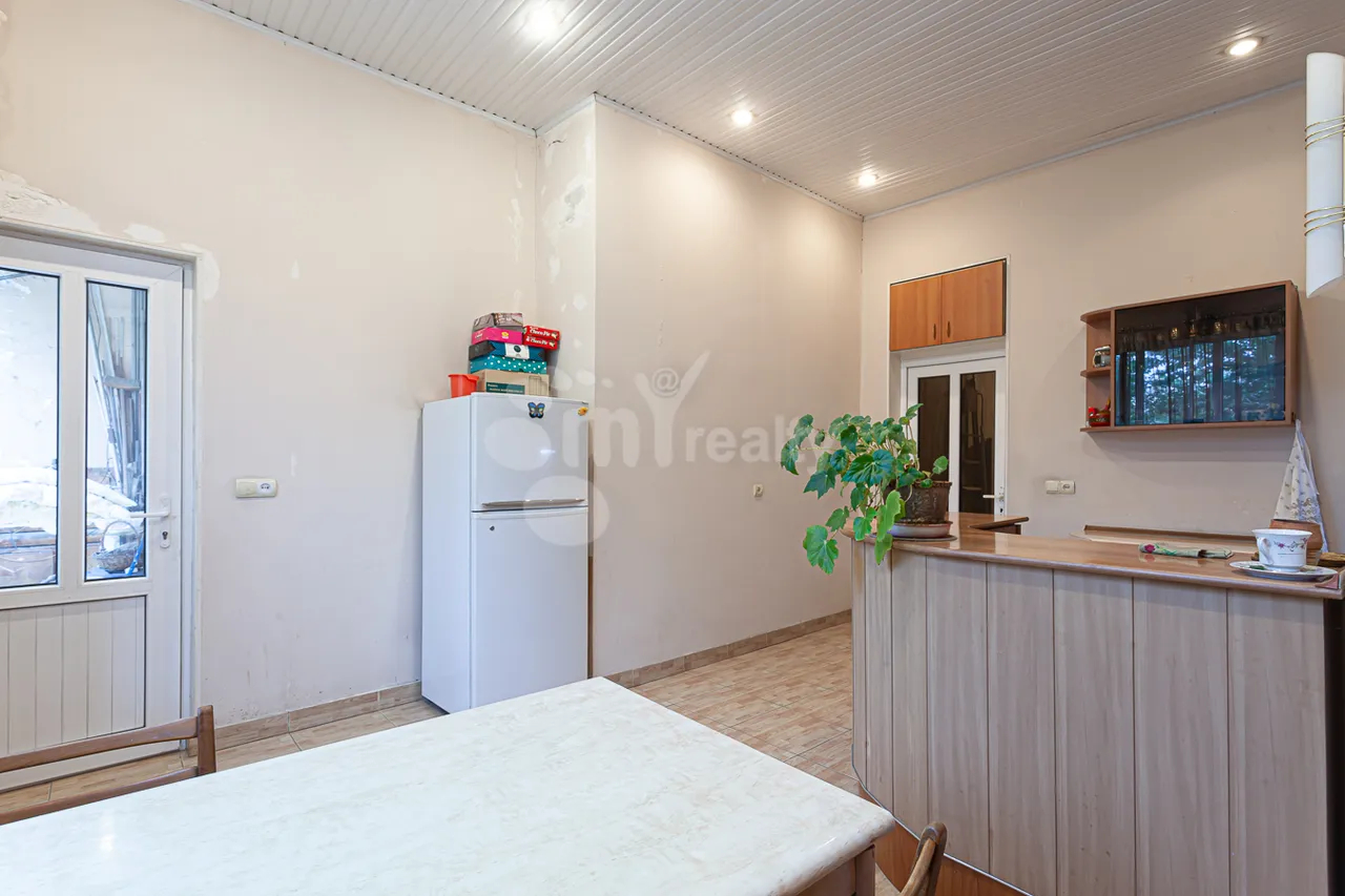 3 bedroom apartment for sale Pushkin St, Center Yerevan, 161163