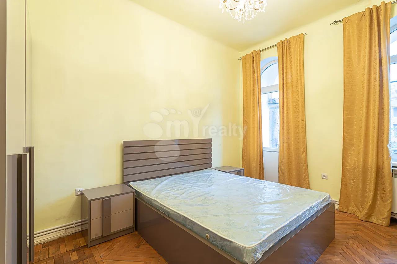 3 bedroom apartment for sale Charents St, Center Yerevan, 157412