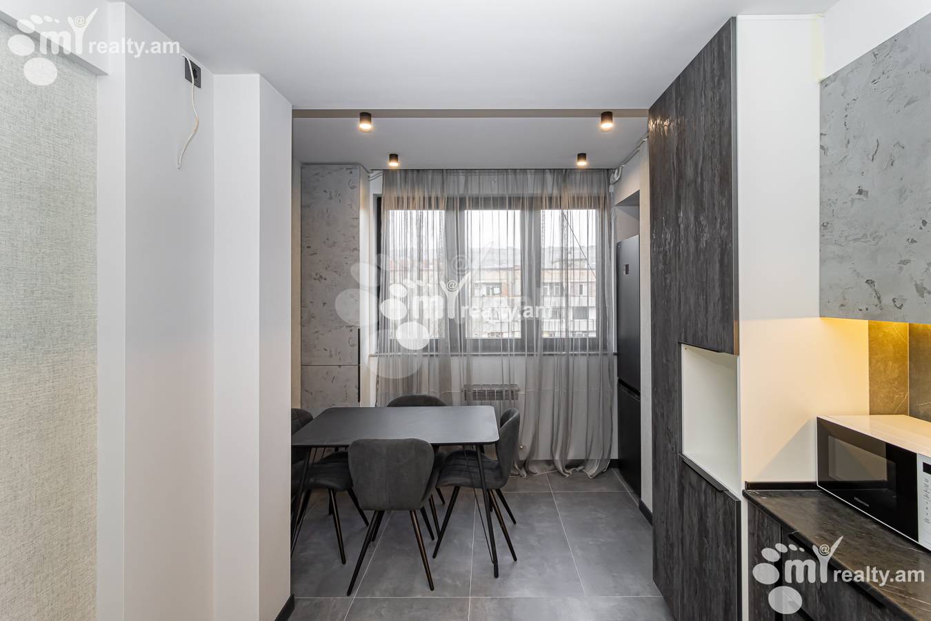 2 bedroom apartment for sale خیابان م. خورِناتسی, مرکز شهر ایروان, 144875