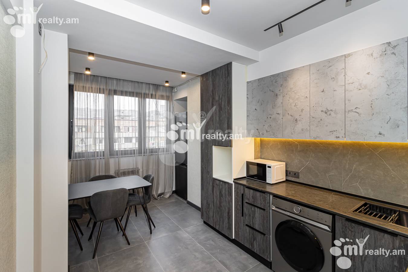 2 bedroom apartment for sale خیابان م. خورِناتسی, مرکز شهر ایروان, 144875