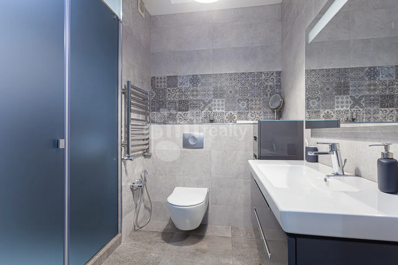 3 bedroom apartment for sale rue d'Amiryan, Center Yerevan, 161375