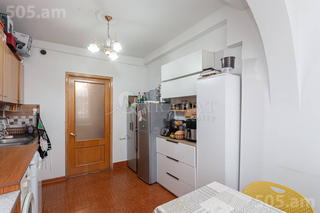 3 սենյականոց բնակարան  Աբովյան փող, Կենտրոն Երևան, 151971