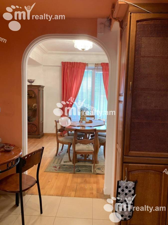 Купить 3 комнатную квартиру Мгер Мкртчян ул, Центр Ереван, 153494