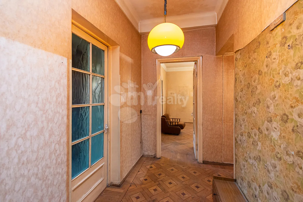 3 bedroom apartment for sale خیابان ابوویان, مرکز شهر ایروان, 160652