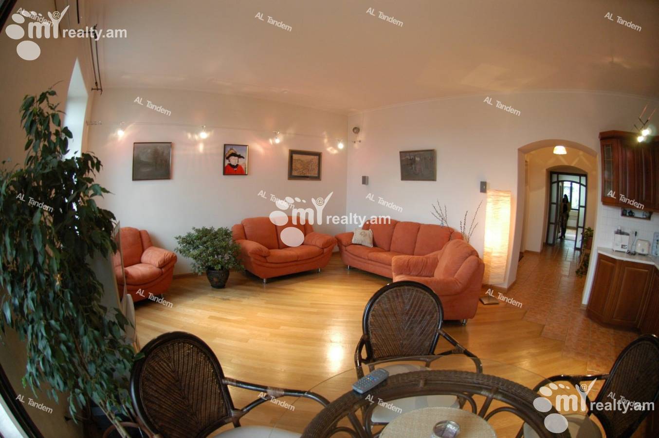 3 սենյականոց բնակարան  Չարենցի փող, Կենտրոն Երևան, 123038