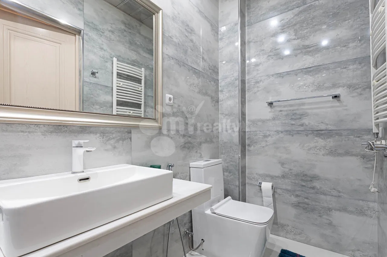 3 bedroom apartment for sale Amiryan St, Center Yerevan, 159133