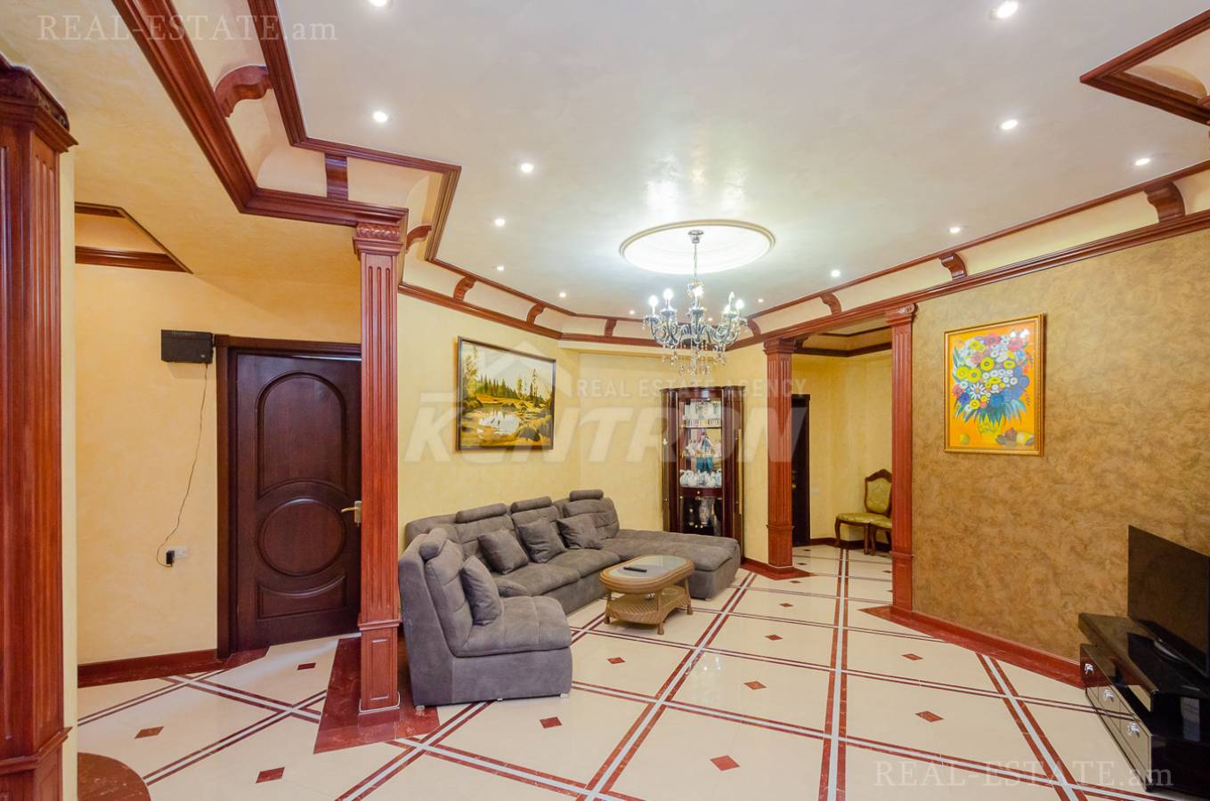 5 սենյականոց բնակարան  Հանրապետության փող, Կենտրոն Երևան, 137953