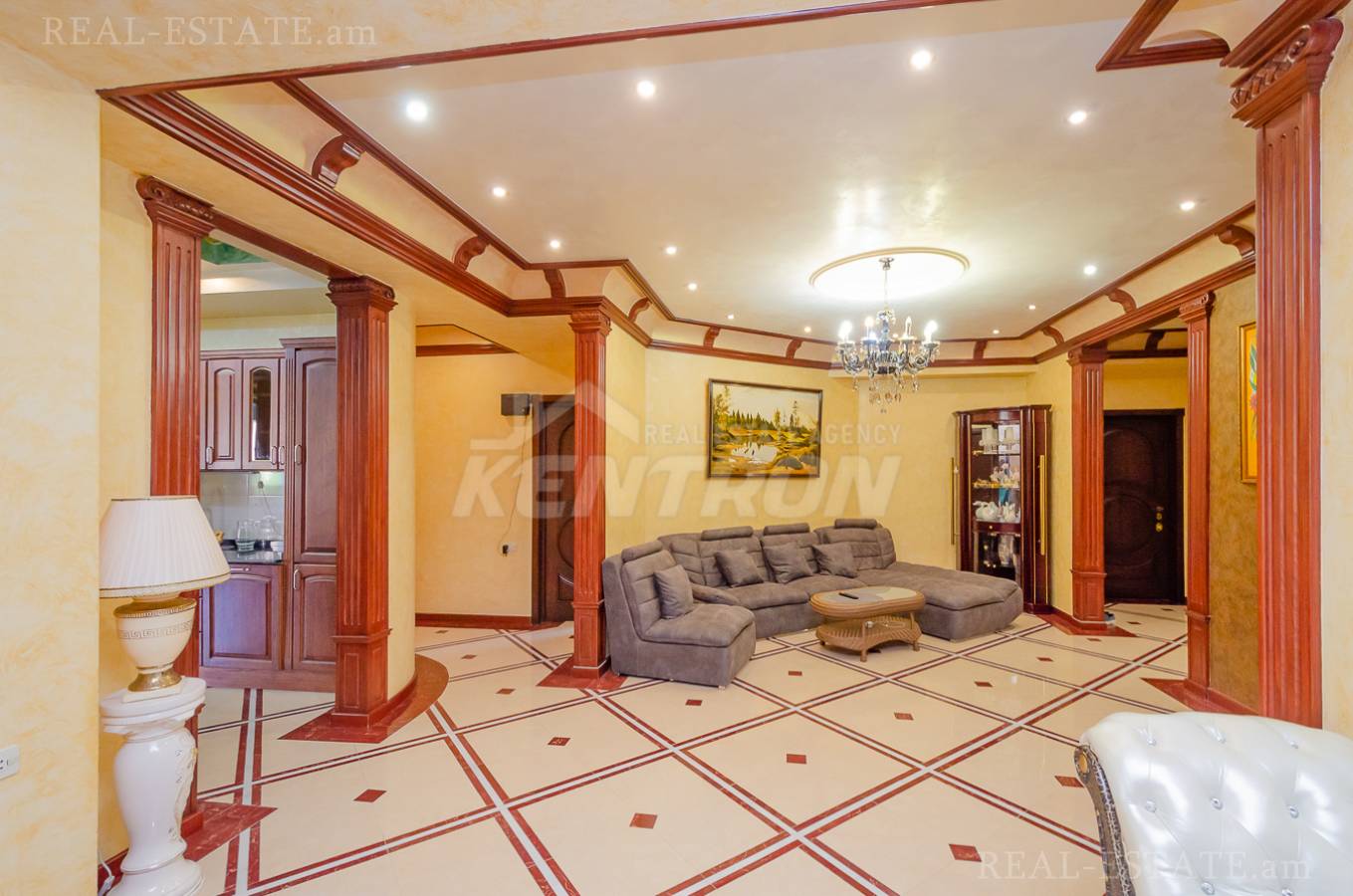 5 սենյականոց բնակարան  Հանրապետության փող, Կենտրոն Երևան, 137953