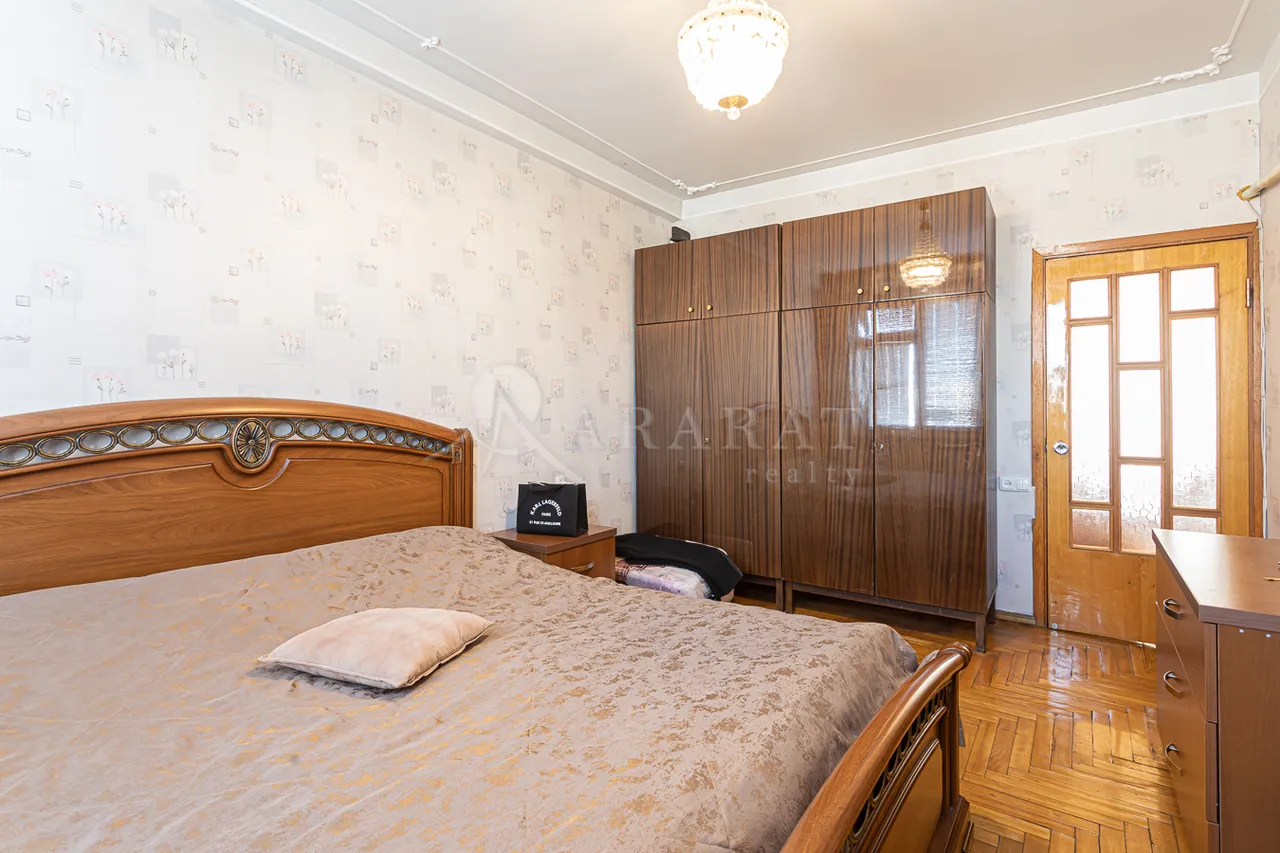 Купить 3 комнатную квартиру В.Папазян ул, Арабкир Ереван, 157436