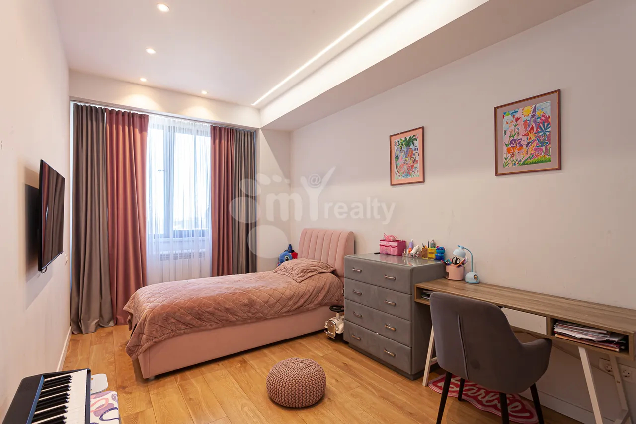 3 bedroom apartment for sale Rostom St, Center Yerevan, 161243