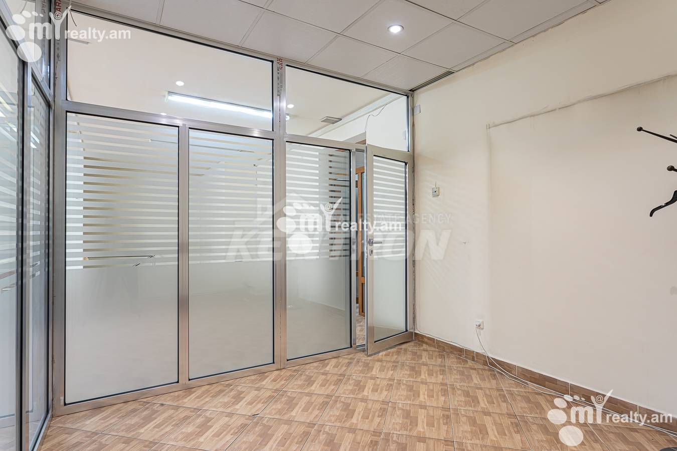 Commercial for rent خیابان اِ. کوچار, مرکز شهر ایروان, 156376