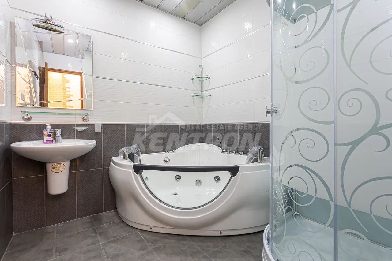 3 սենյականոց բնակարան  Աբովյան փող, Կենտրոն Երևան, 158367