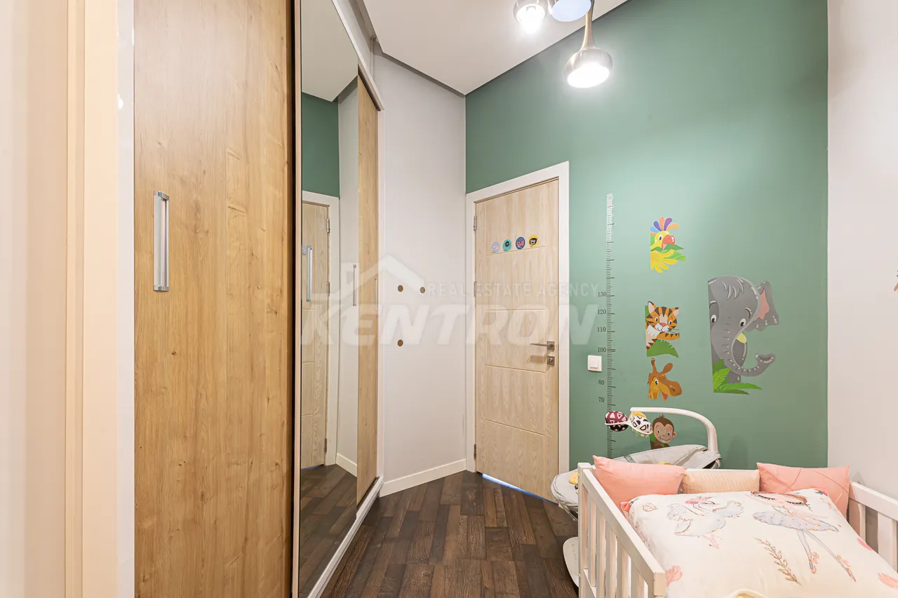 4 bedroom apartment for sale خیابان کیِفیان, عربگیر ایروان, 157368