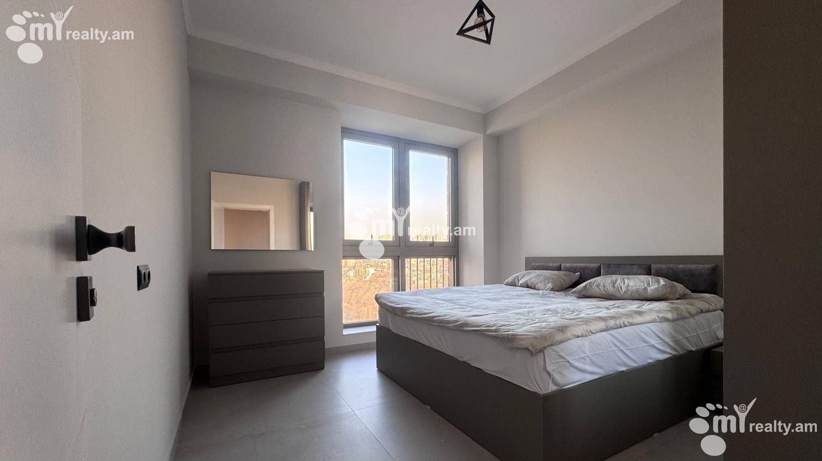 3 bedroom apartment for sale Paronyan St, Center Yerevan, 156576
