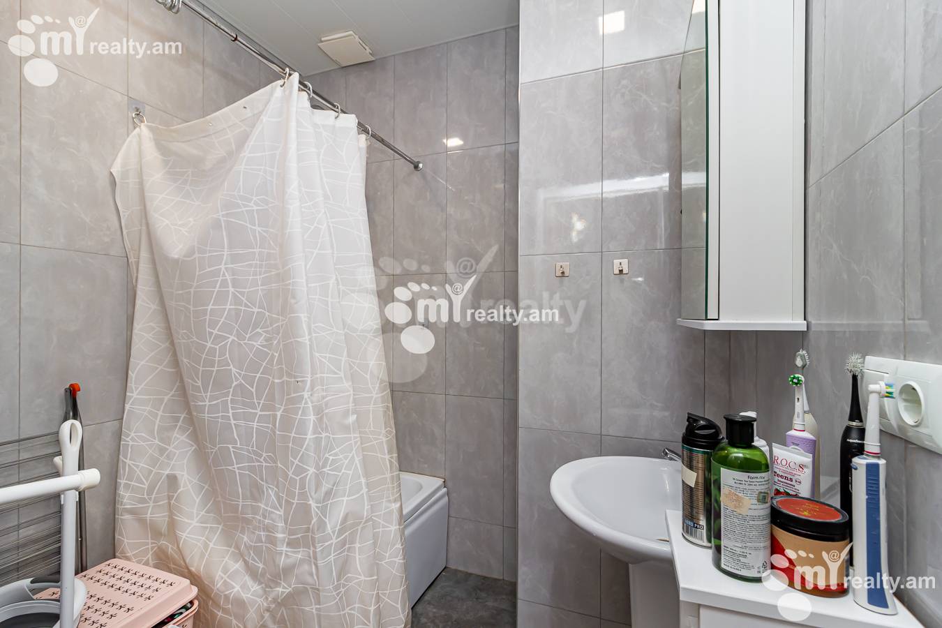 4 bedroom apartment for sale خیابان آدونس, عربگیر ایروان, 151534