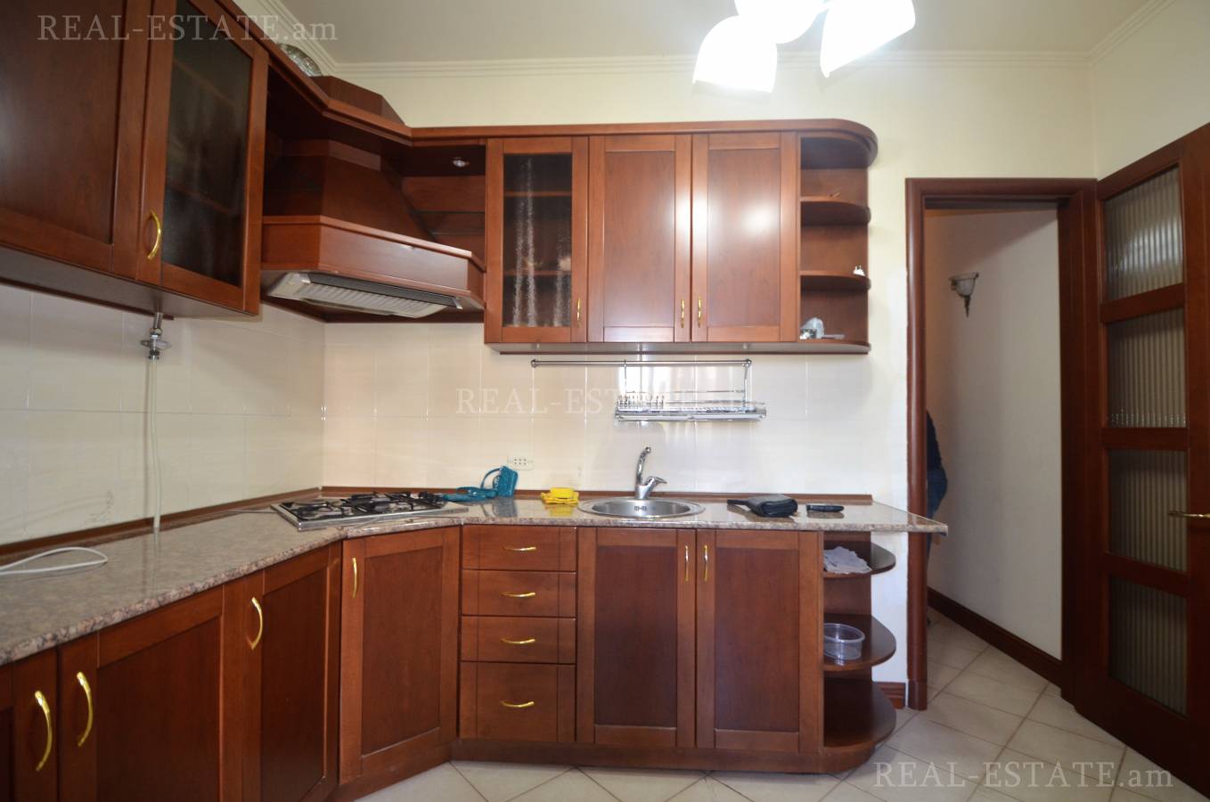 2 սենյականոց բնակարան վարձով Աբովյան փող, Կենտրոն Երևան, 113074