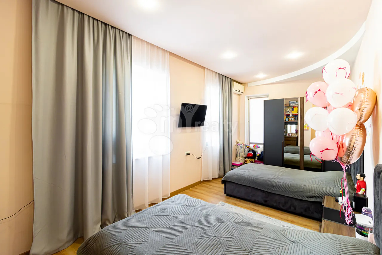 3 bedroom apartment for sale Pushkin St, Center Yerevan, 160594