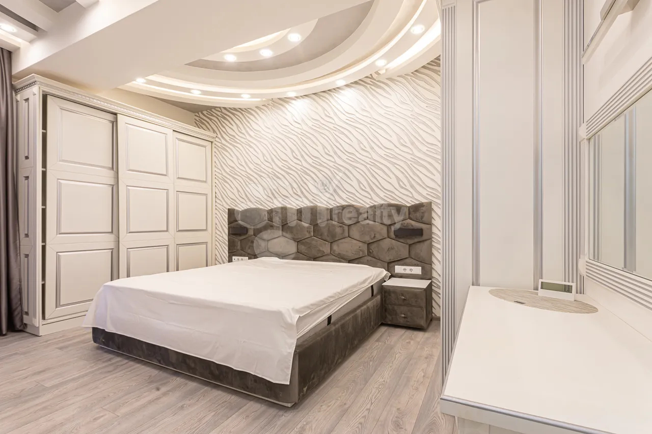 Купить 2 комнатную квартиру Бузанд ул, Центр Ереван, 159984