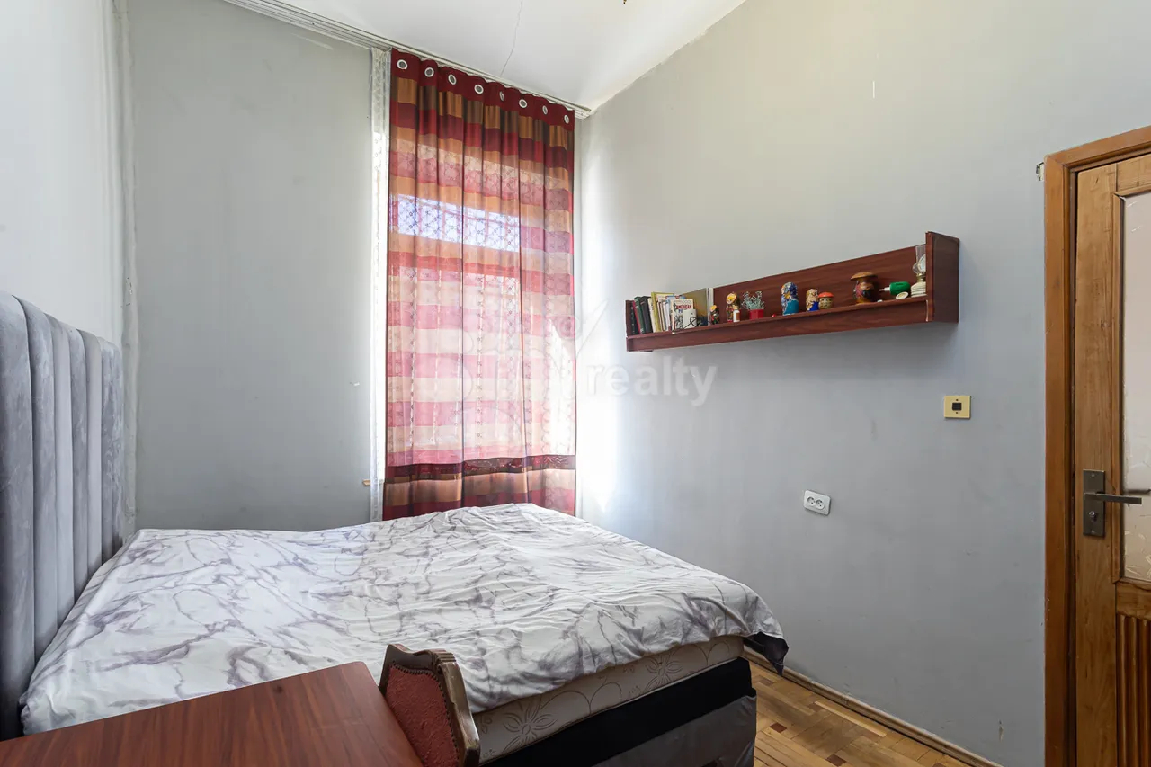 5 bedroom apartment for sale Abovyan St, Center Yerevan, 159581