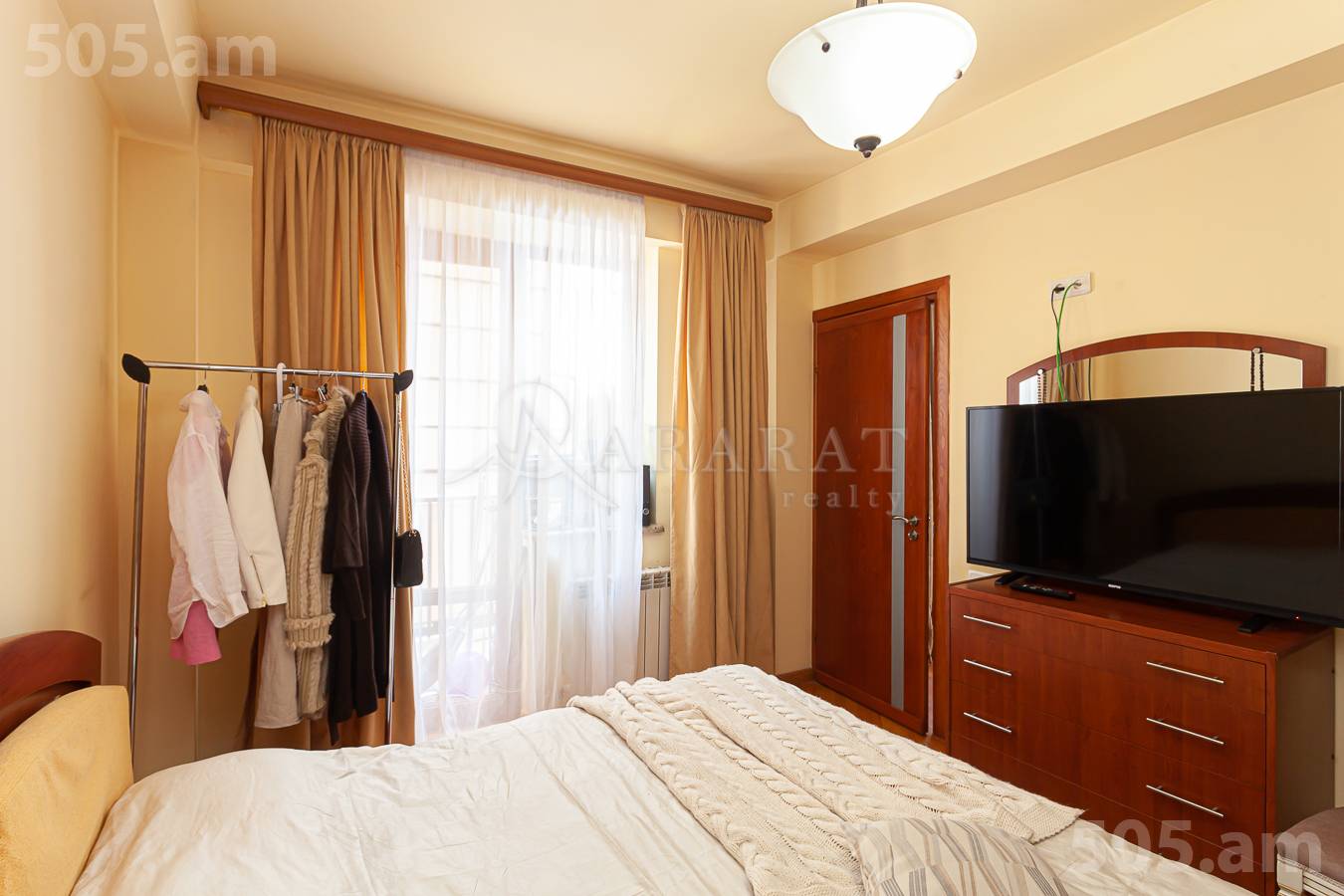 3 սենյականոց բնակարան  Պուշկինի փող, Կենտրոն Երևան, 147415