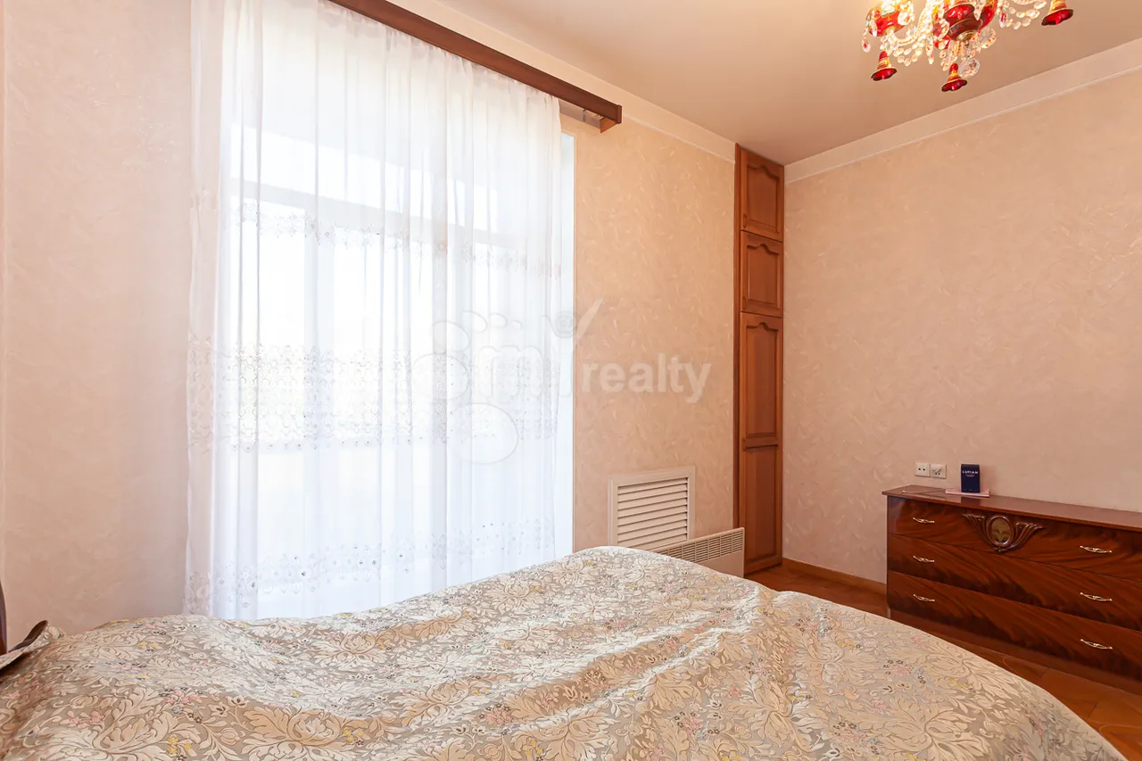 4 bedroom apartment for sale Khanjyan St, Center Yerevan, 160377