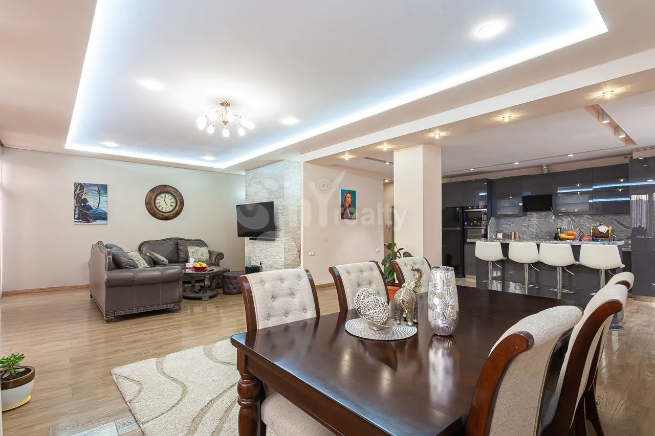 3 bedroom apartment for sale خیابان خورِناتسی, مرکز شهر ایروان, 159554