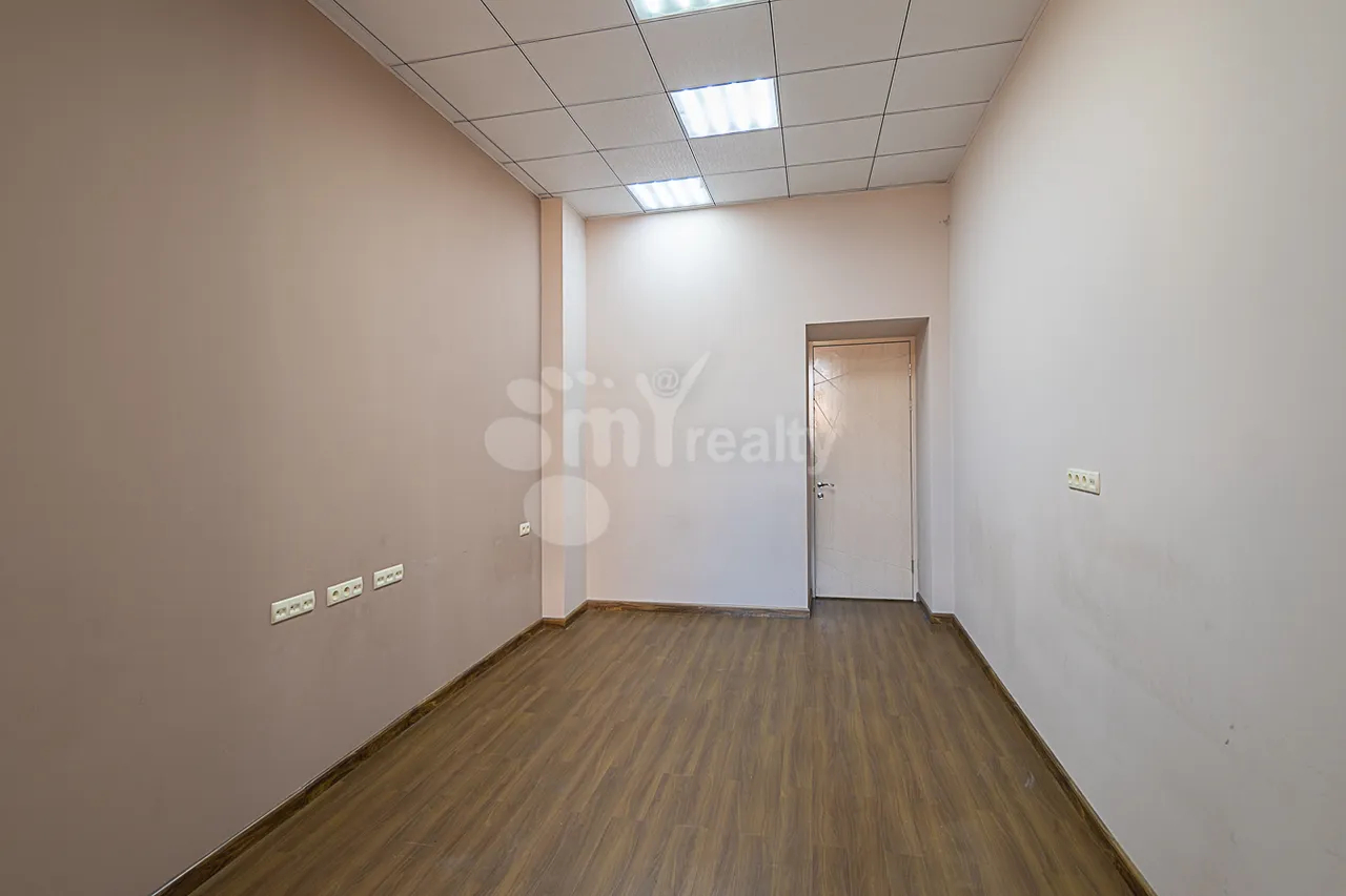 Купить 3 комнатную квартиру Паронян ул, Центр Ереван, 159744