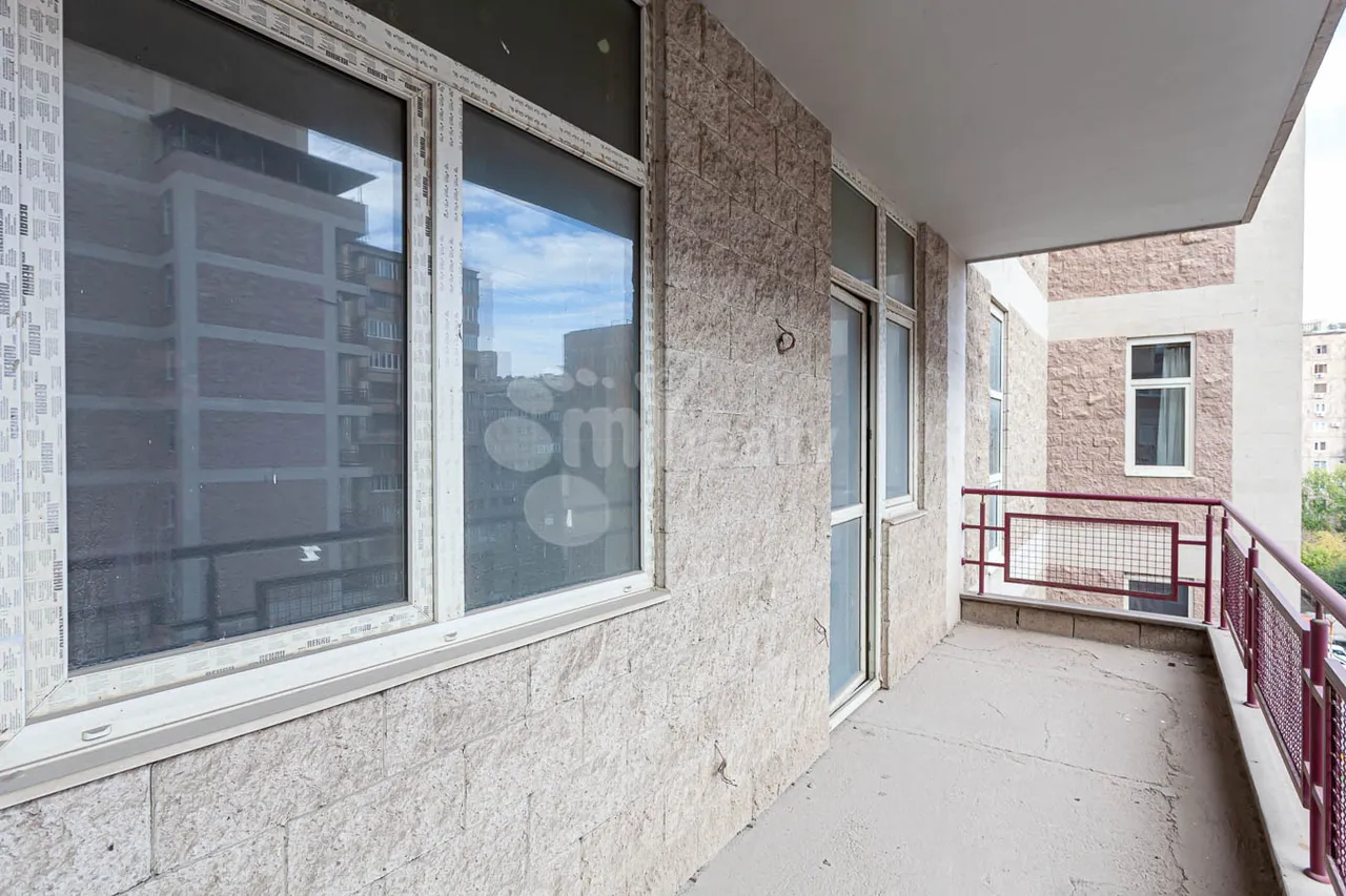 3 սենյականոց բնակարան  Ռոստոմի փող, Կենտրոն Երևան, 157236