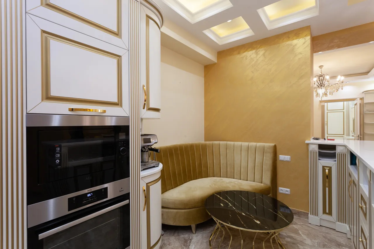 3 bedroom apartment for rent rue d'Amiryan, Center Yerevan, 161928
