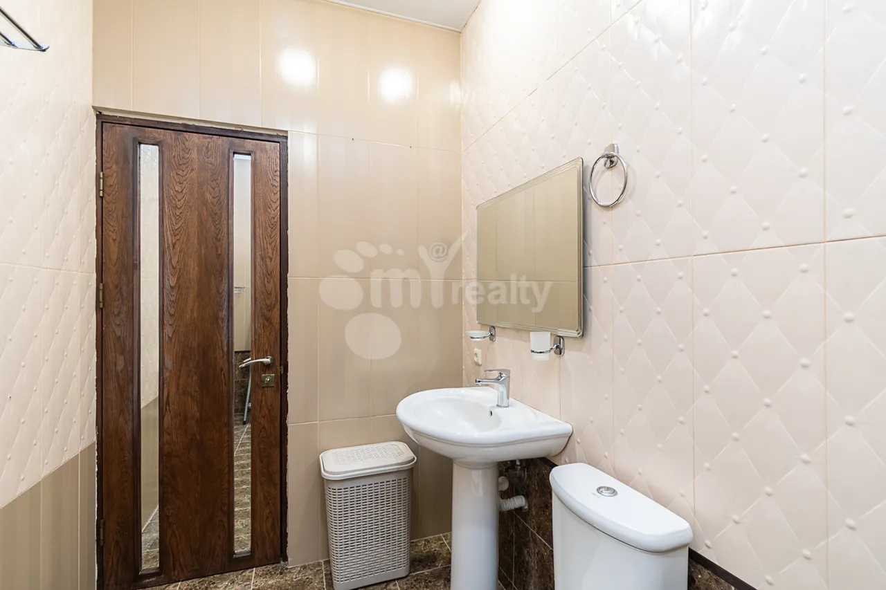 Купить 2 комнатную квартиру Пушкин ул, Центр Ереван, 160239