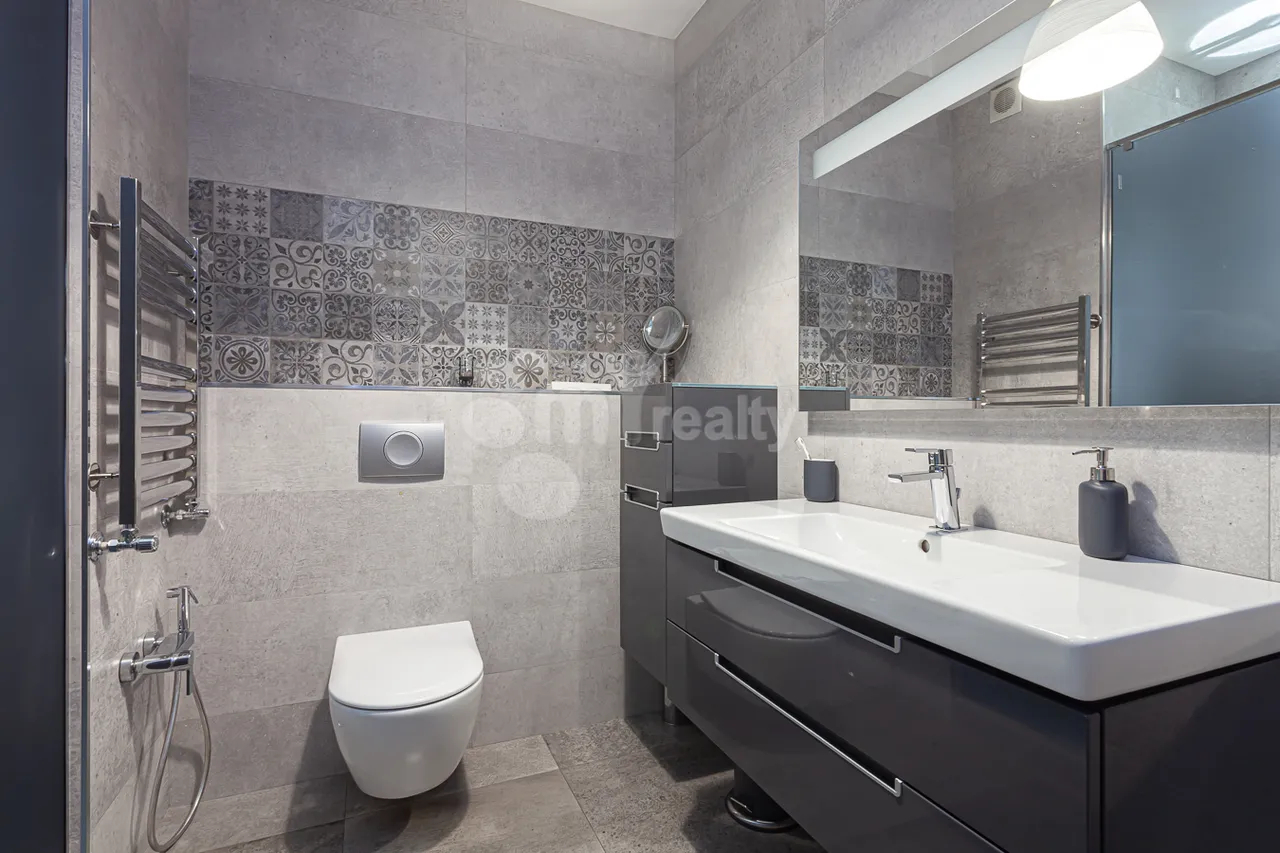 3 bedroom apartment for sale rue d'Amiryan, Center Yerevan, 161375