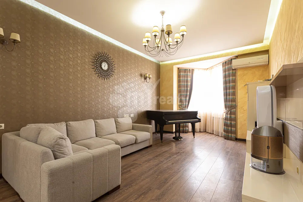 varcov-bnakaran-norakaruycum/3-senyakanoc/Aram+St/Center/Yerevan