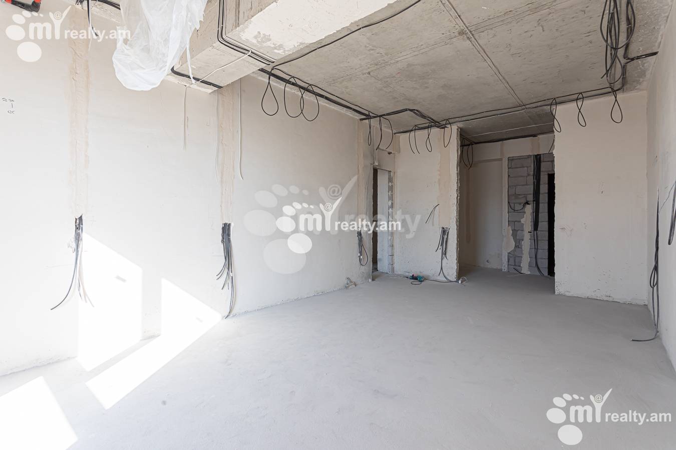 Купить 4 комнатную квартиру Ахбюр Сероб ул, Арабкир Ереван, 157136