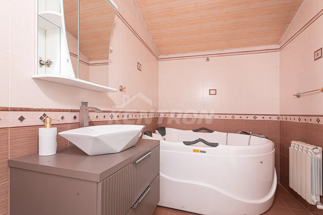 5 bedroom apartment for rent Spendiaryan St, Center Yerevan, 158571