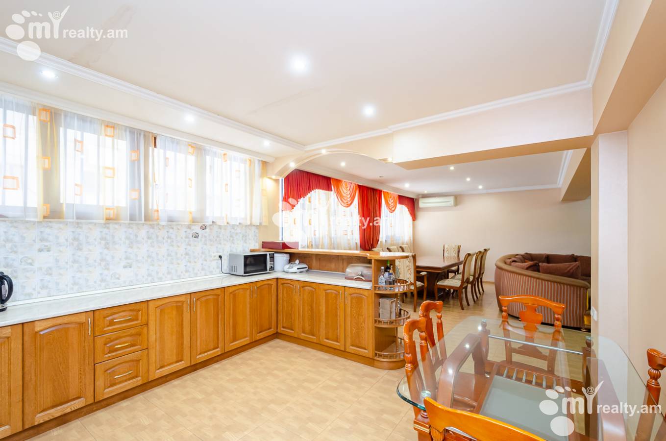 Купить 4 комнатную квартиру Орбели Ехбайрнери ул, Арабкир Ереван, 144146