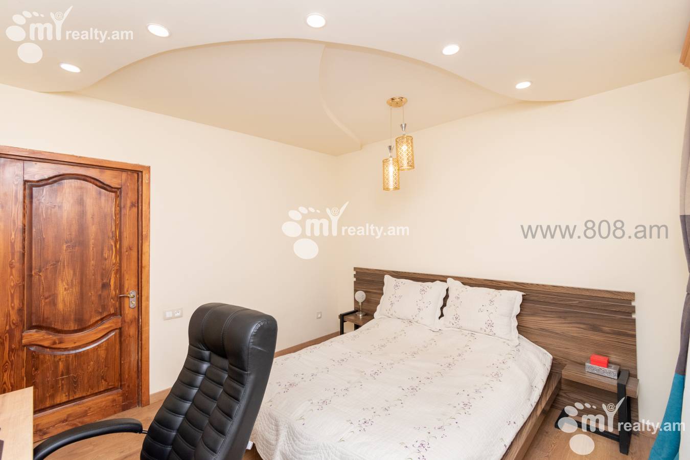 3 սենյականոց բնակարան  Սարյան փող, Կենտրոն Երևան, 130219