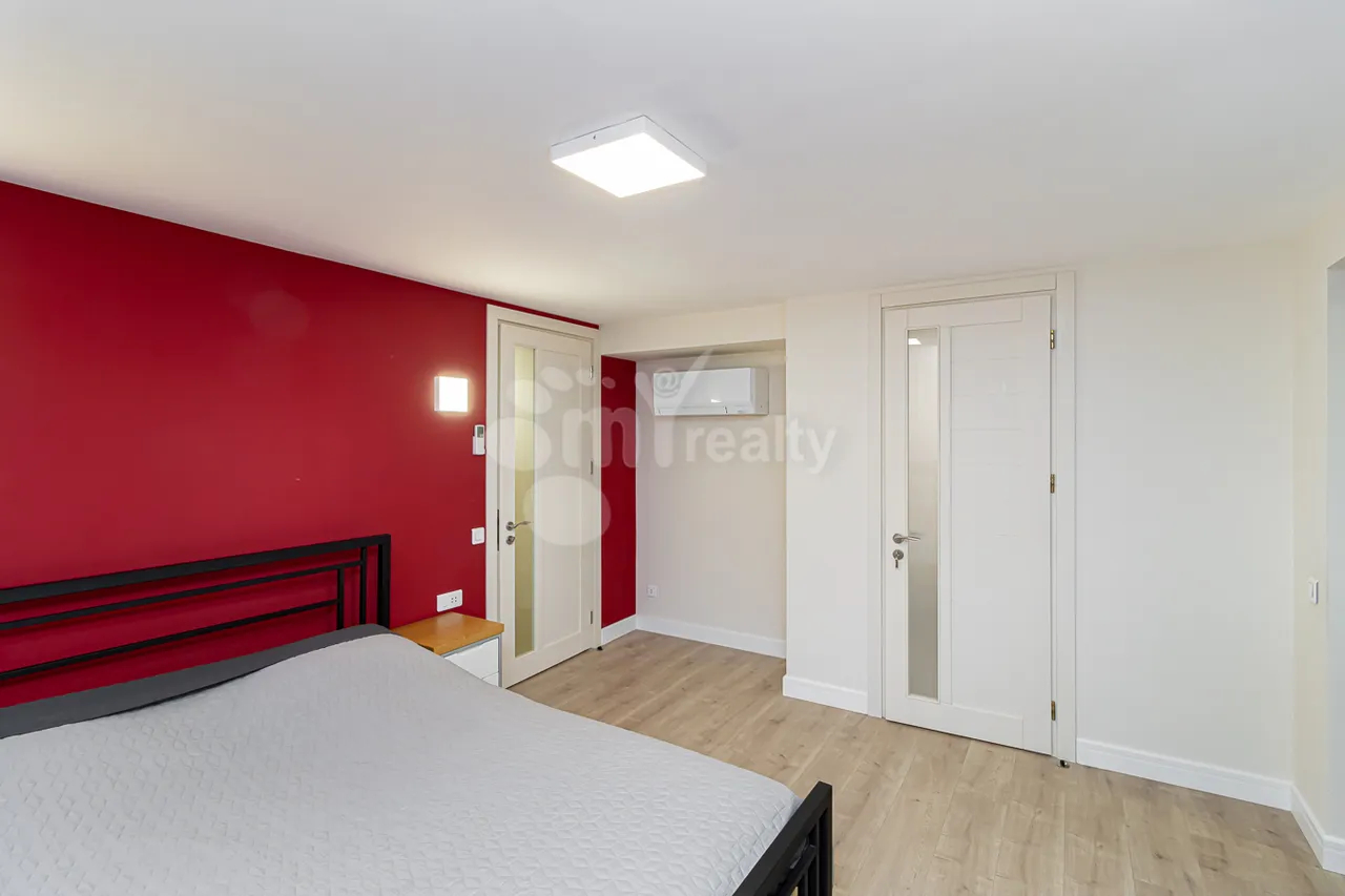 3 bedroom apartment for rent Antarayin St, Center Yerevan, 161496