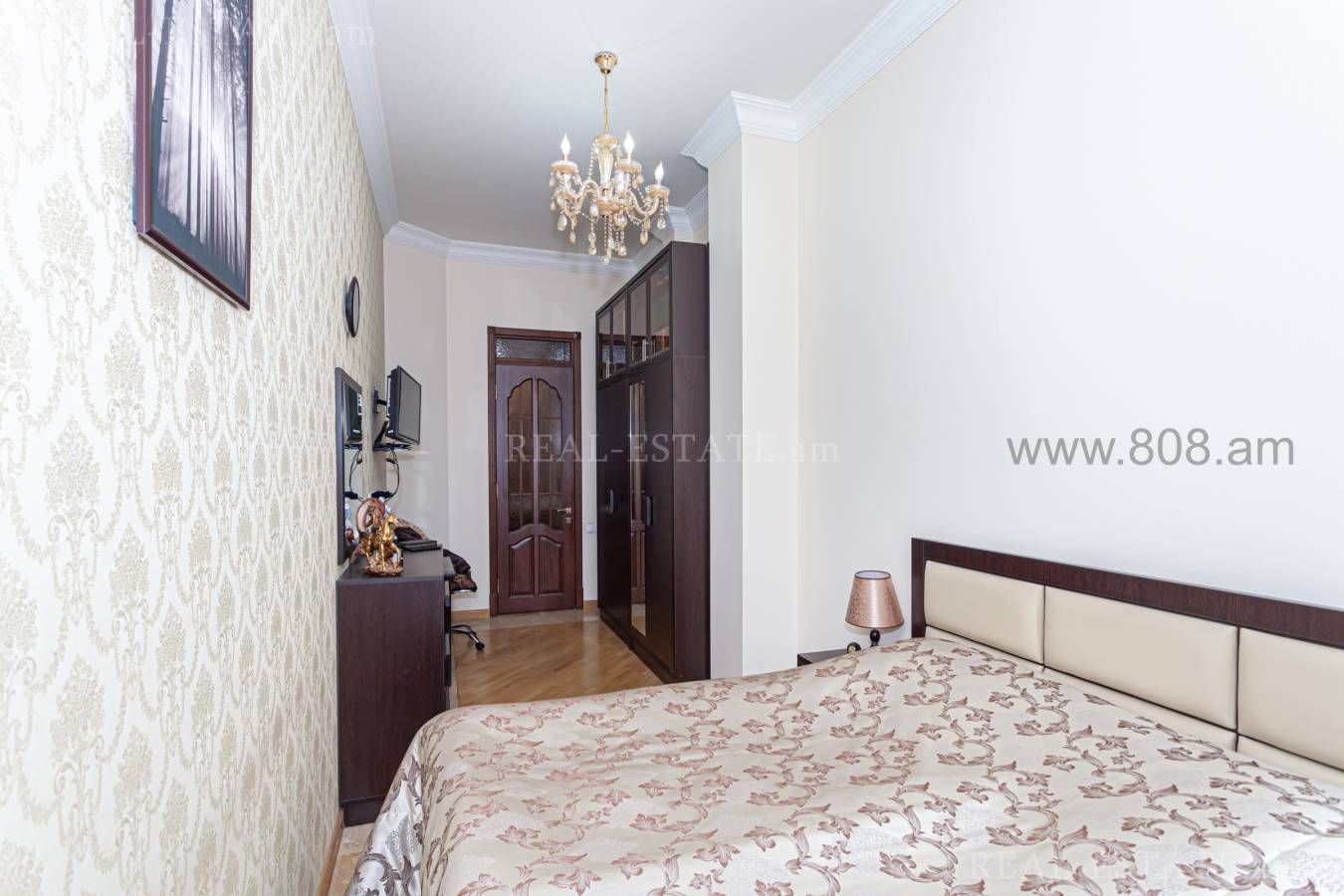 Купить 5 комнатную квартиру Нар Дос ул, Центр Ереван, 133260