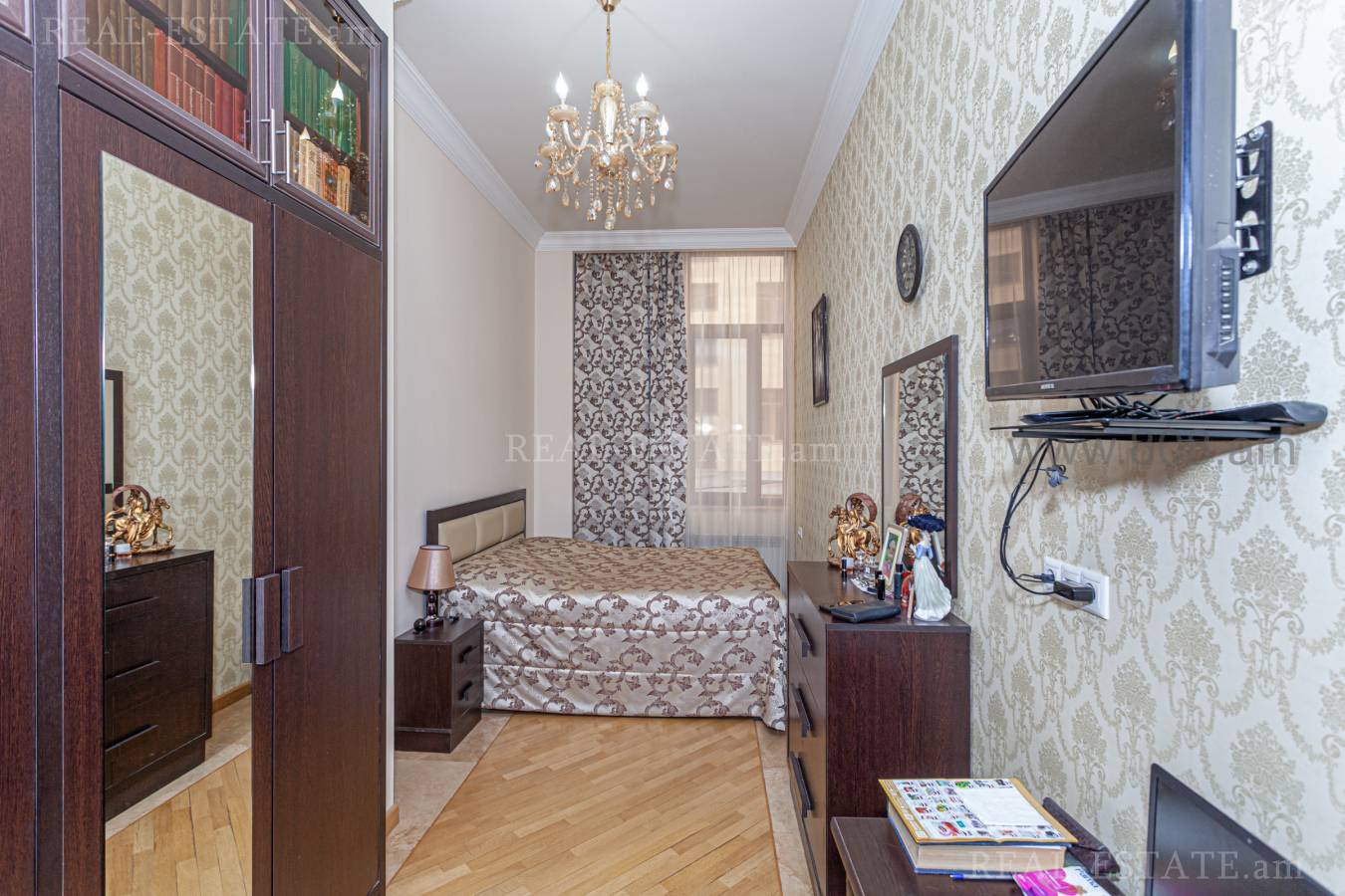 Купить 5 комнатную квартиру Нар Дос ул, Центр Ереван, 133260